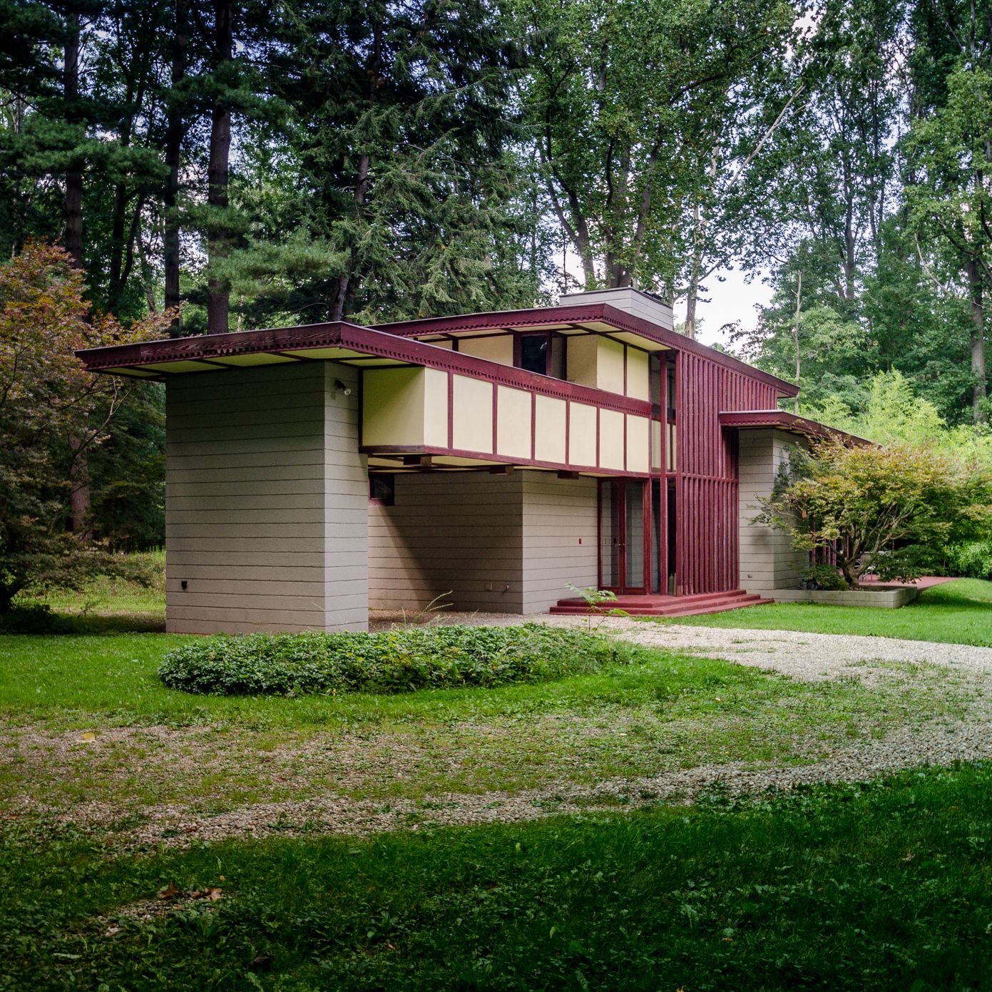 15 Frank Lloyd Wright-Designed Houses You Can Rent for Your Next Vacation